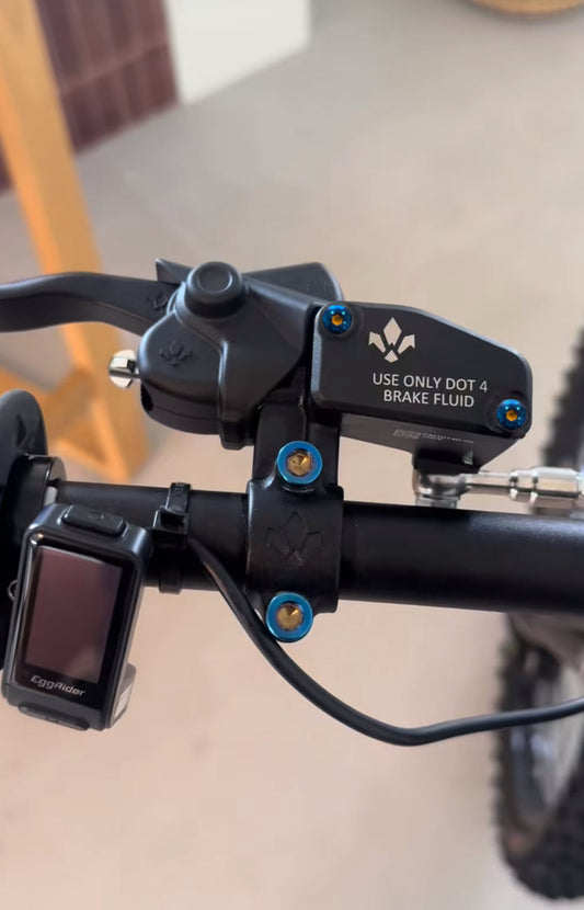 Formula Titanium Resivour Bolts